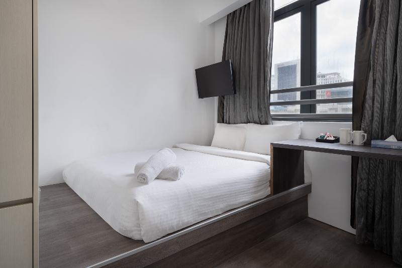 اتاق خانوادگی, A Hotel Dickson