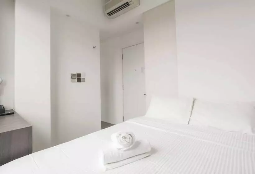 اتاق استاندارد چهار تخته, A Hotel Dickson