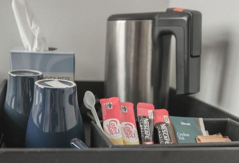 اتاق استاندارد چهار تخته, A Hotel Dickson