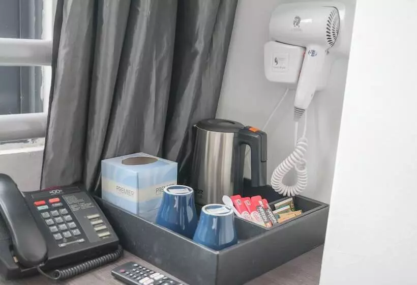 اتاق استاندارد چهار تخته, A Hotel Dickson