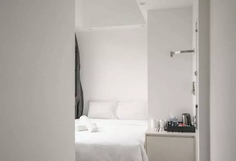 اتاق استاندارد چهار تخته, A Hotel Dickson