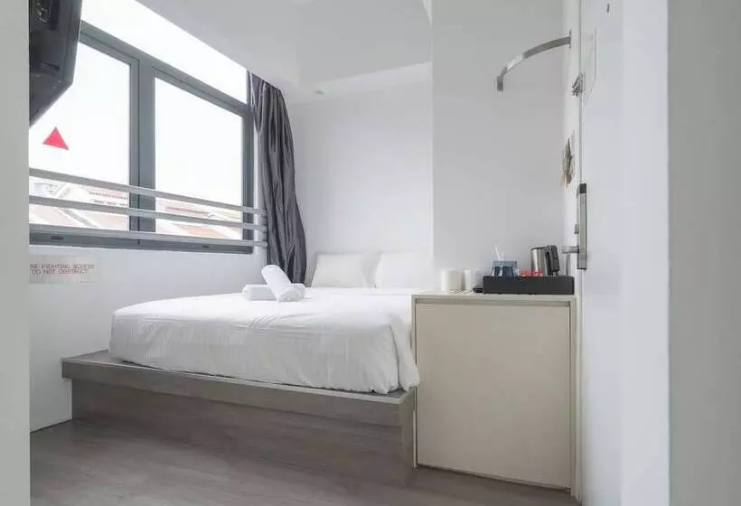 اتاق استاندارد چهار تخته, A Hotel Dickson