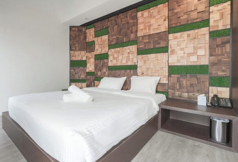 سوییت جونیور, A Hotel Dickson