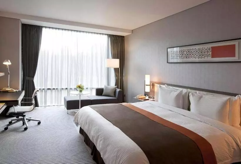 キングサイズベッドのエクゼクティブルーム, Ramada Plaza By Wyndham Suwon