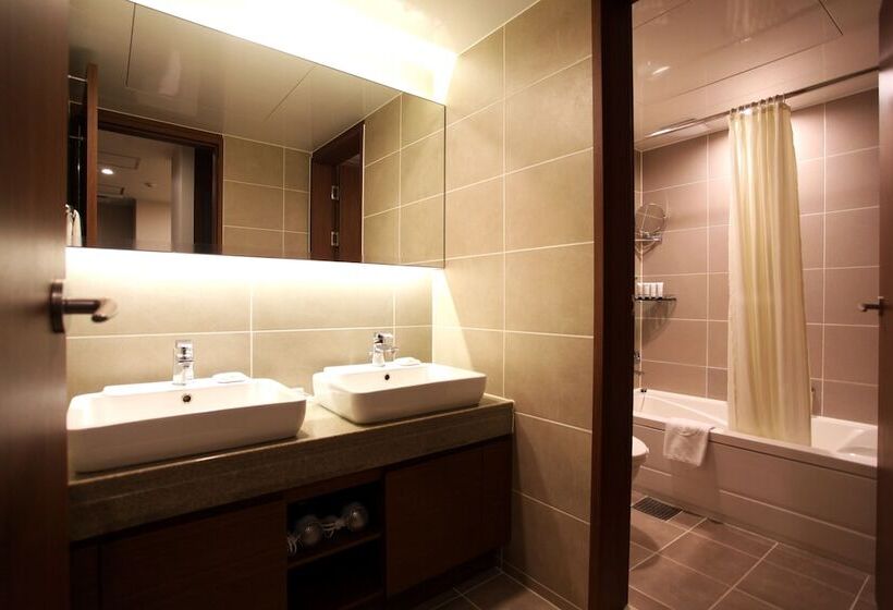Семейный Номер, Skypark Myeongdong 2