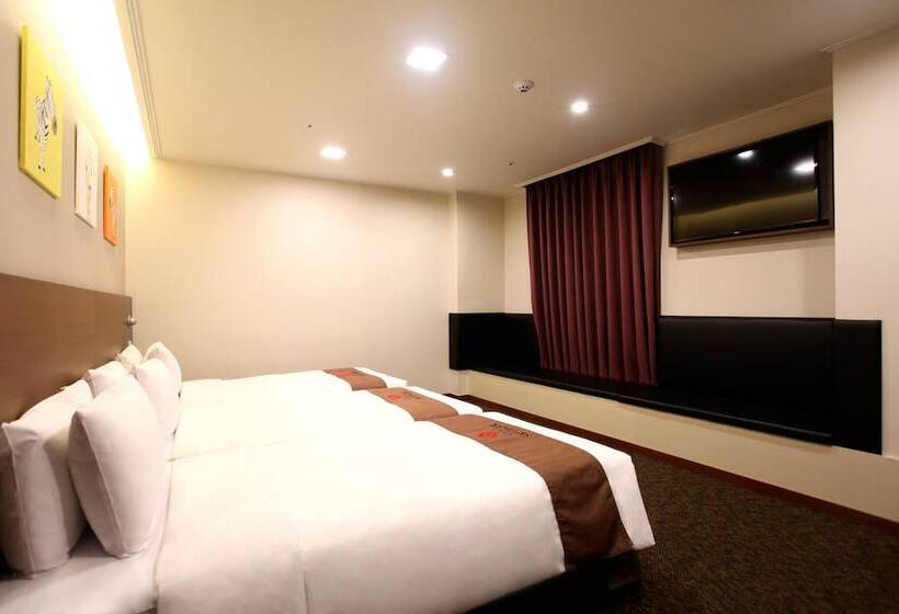 Номер Стандарт Трехместный, Skypark Myeongdong 2