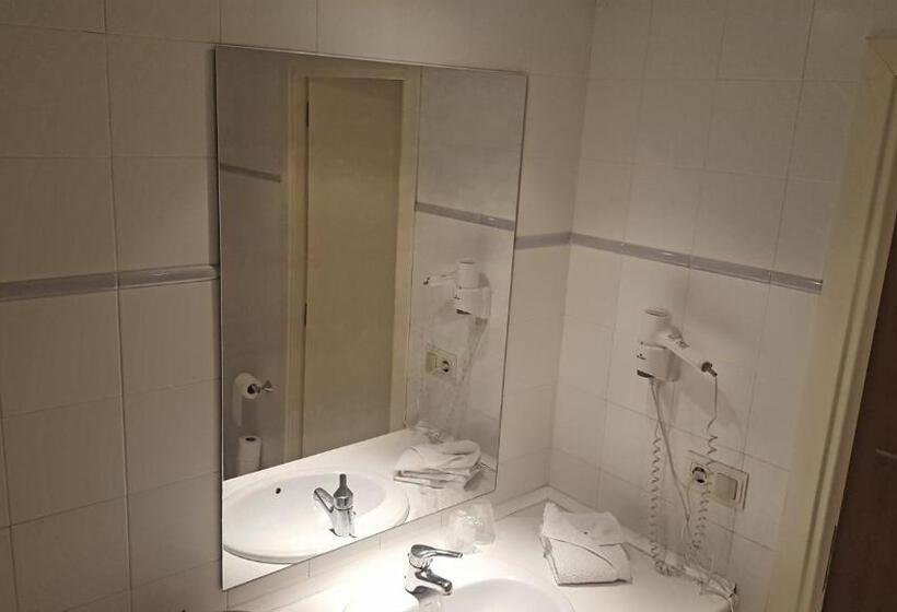 اتاق خانوادگی, Sucara