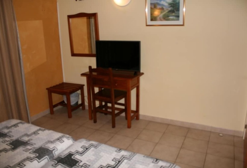 اتاق استاندارد سه نفره, Sucara