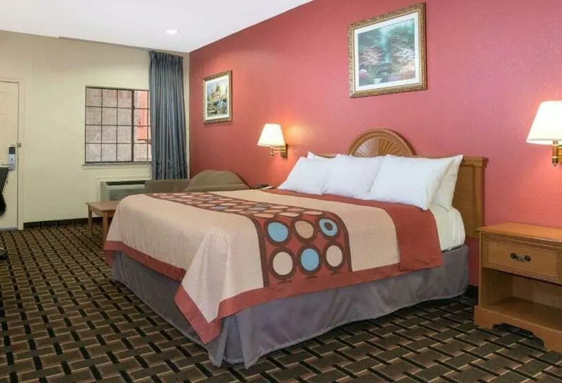 Standard-invahuone King-vuode, Super 8 By Wyndham Stafford Sugarland Area