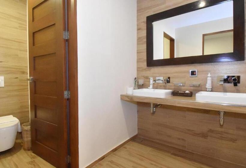 패밀리 룸, Ambassador In Paradise