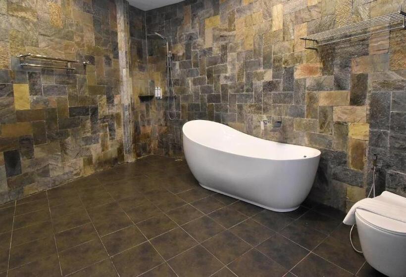 패밀리 스위트, Ambassador In Paradise