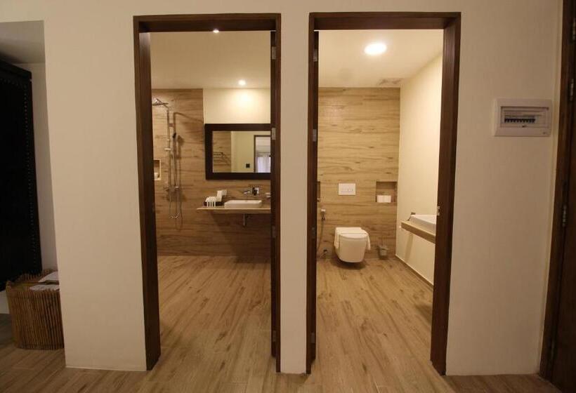 주니어 스위트, Ambassador In Paradise