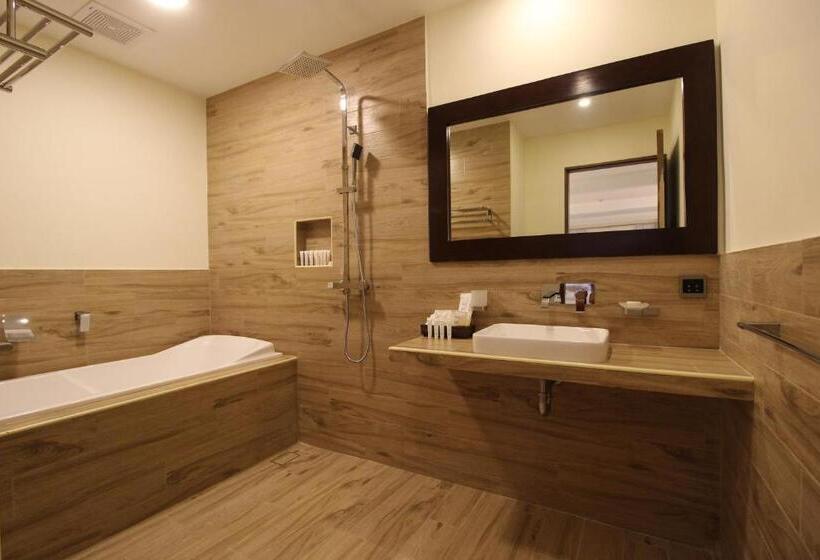 주니어 스위트, Ambassador In Paradise