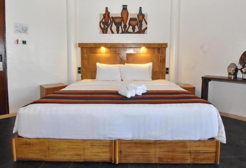 패밀리 스위트, Ambassador In Paradise