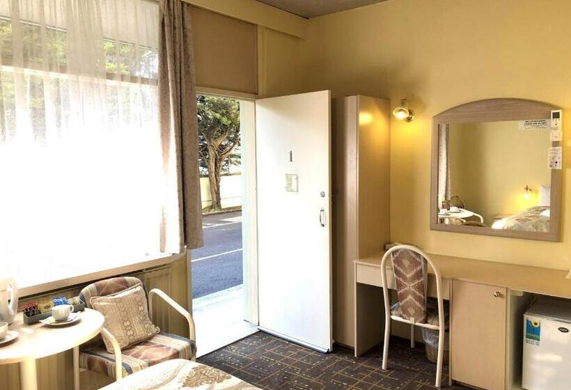 חדר סטנדרט לארבעה, The Clarendon Motel Katoomba