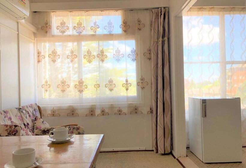 חדר משפחתי, The Clarendon Motel Katoomba