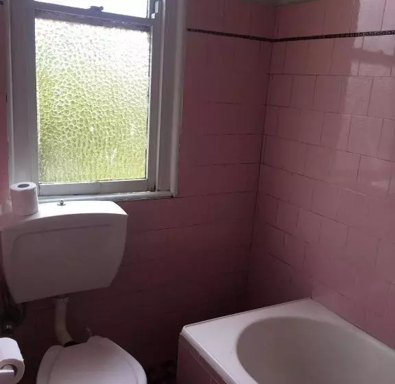 浴室共有のエコノミールーム, The Clarendon Motel Katoomba