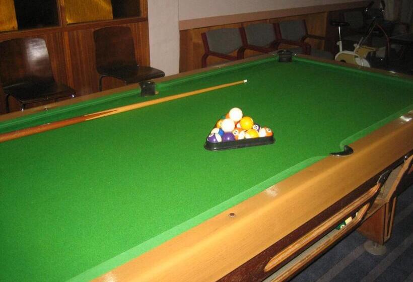 חדר מוזל מקלחת משותפת, The Clarendon Motel Katoomba