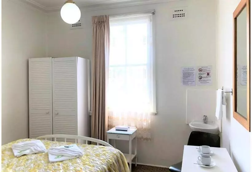 バス共有のスタンダードルーム, The Clarendon Motel Katoomba