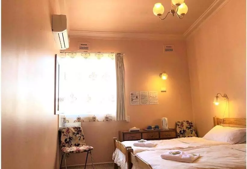バス共有のスタンダードルーム, The Clarendon Motel Katoomba
