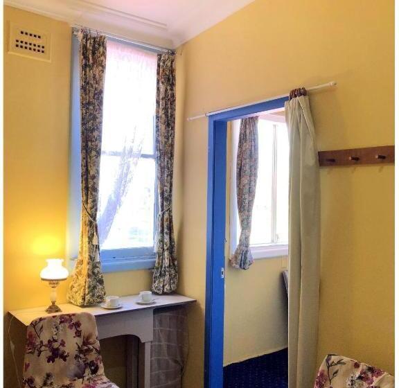 חדר סטנדרטי לארבעה עם חדר אמבטיה משותף, The Clarendon Motel Katoomba