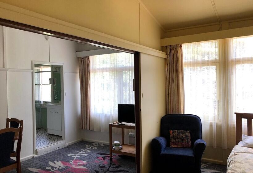 חדר משפחתי, The Clarendon Motel Katoomba