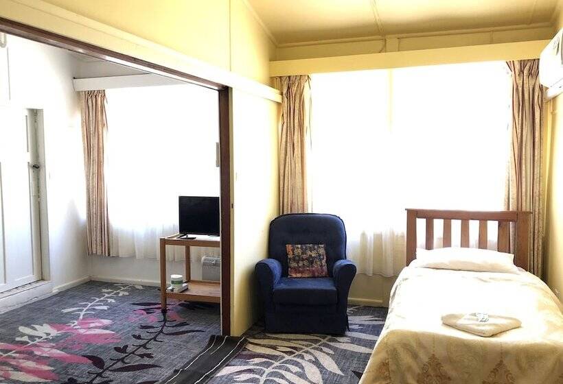 חדר משפחתי, The Clarendon Motel Katoomba