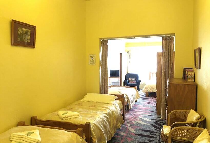 חדר משפחתי, The Clarendon Motel Katoomba