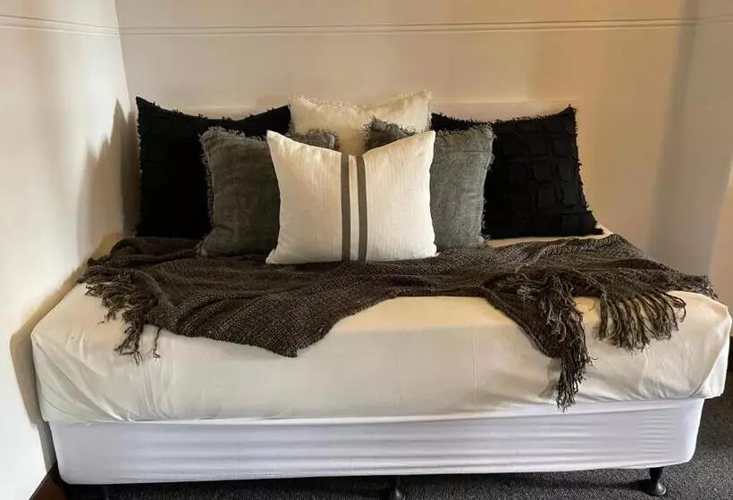 اتاق استاندارد سه تخته با چشم‌انداز باغ, Ballina Manor Boutique
