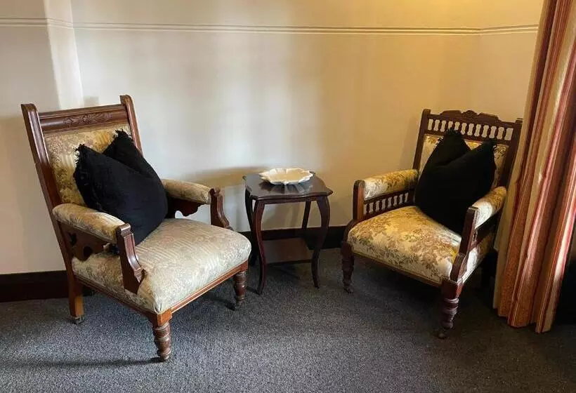 اتاق استاندارد سه تخته با چشم‌انداز باغ, Ballina Manor Boutique