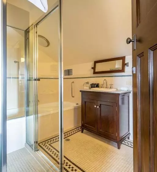 اتاق استاندارد با بالکن, Ballina Manor Boutique