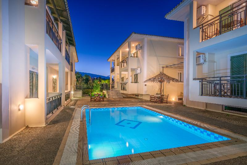 استودیو استاندارد با چشم‌انداز استخر, Cactus