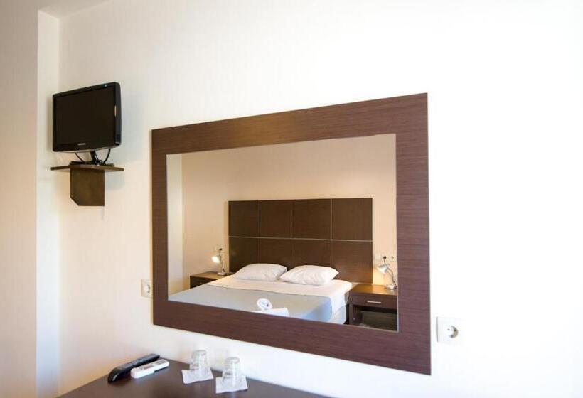 Номер Стандарт, Kamari Blue Boutique