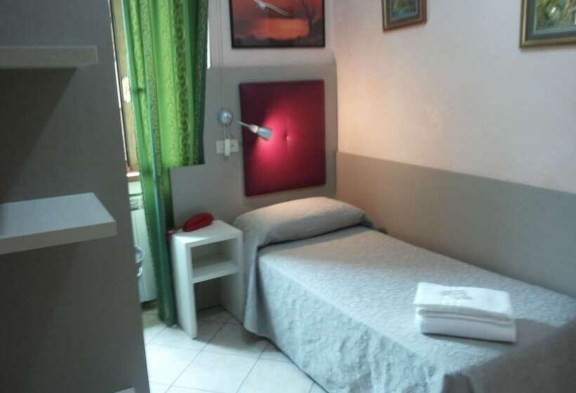 标准单人间, Le Querce