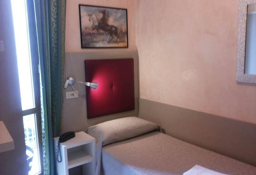 标准单人间, Le Querce