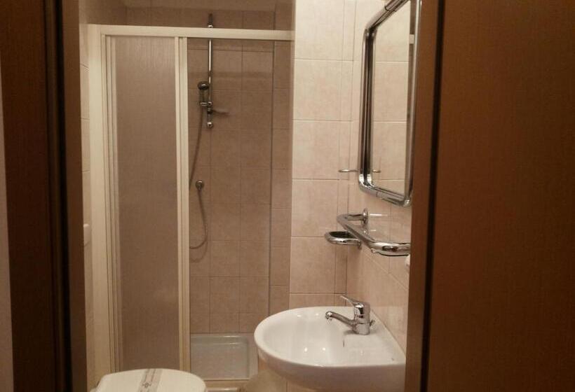 标准单人间, Le Querce