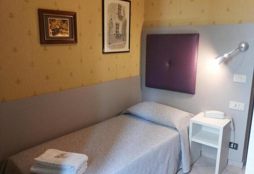 标准单人间, Le Querce