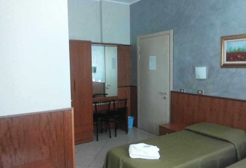 标准三人间, Le Querce