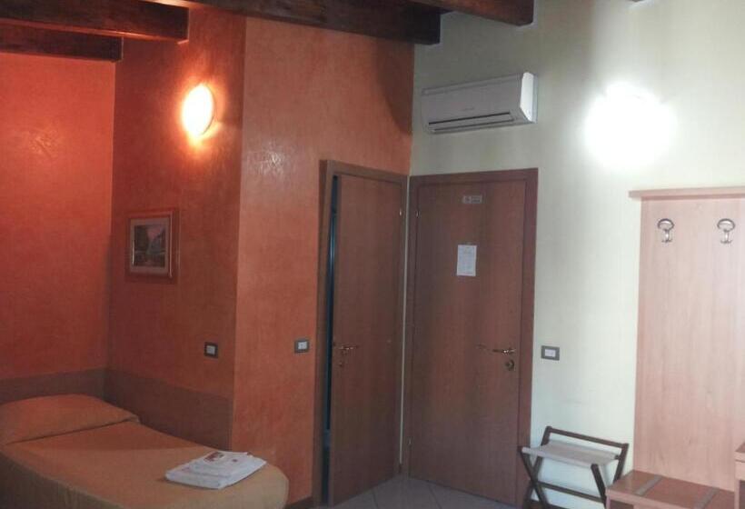 四人标准间, Le Querce