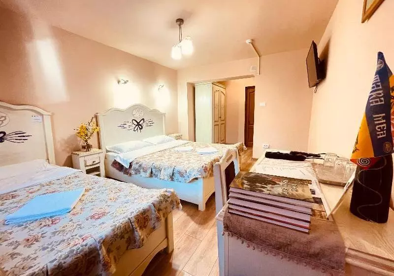 اتاق لوکس سه تخته, Leaganul Bucovinei Guest House