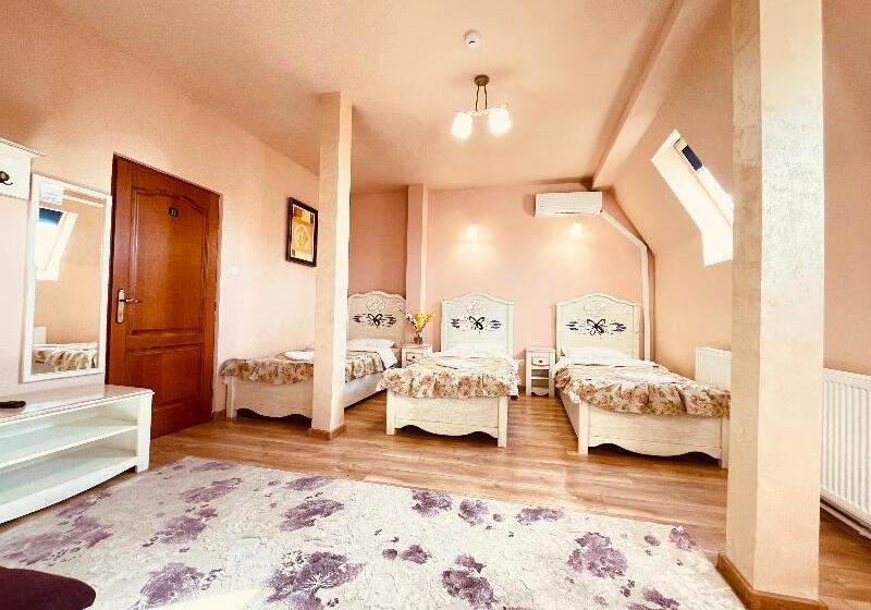 חדר דלוקס לשלושה, Leaganul Bucovinei Guest House
