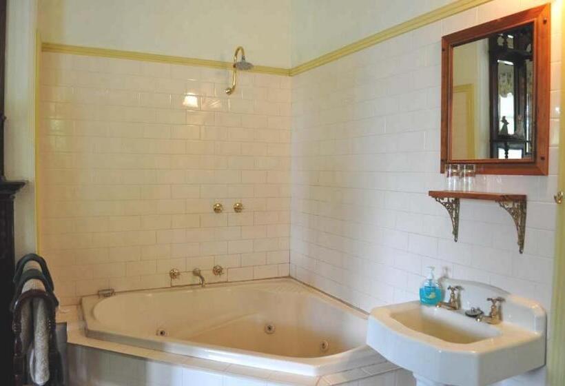 スタンダードルーム, Ormiston House