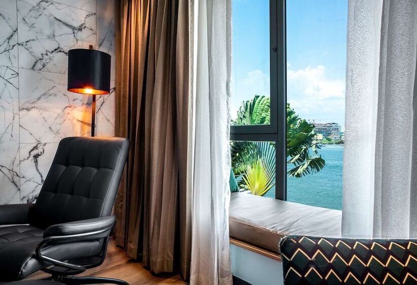 اتاق پریمیوم با چشمانداز دریاچه, Radisson Blu Anchorage