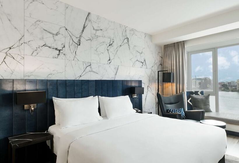 اتاق پریمیوم با چشم‌انداز دریاچه, Radisson Blu Anchorage