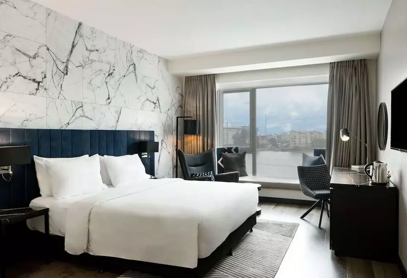 اتاق پریمیوم با چشم‌انداز دریاچه, Radisson Blu Anchorage