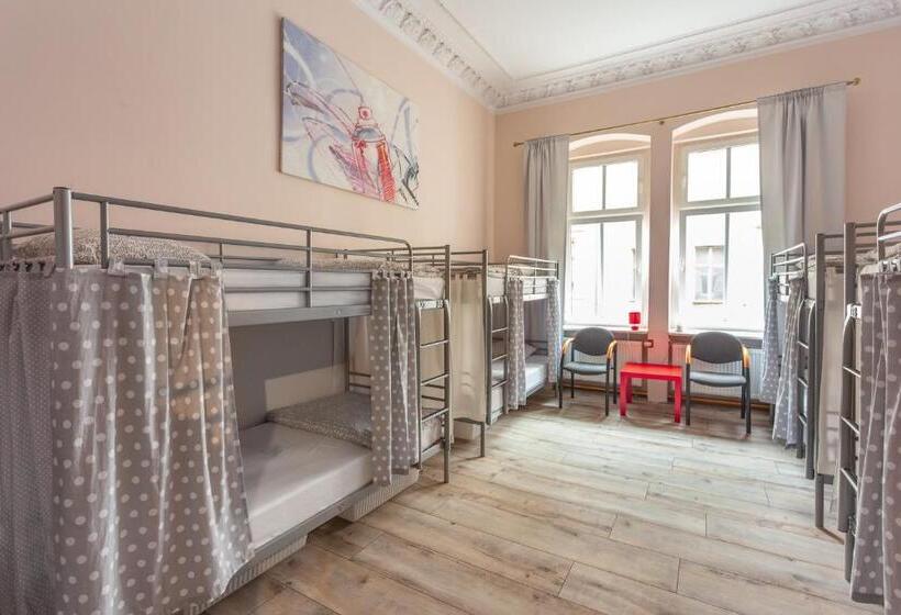 ルームシェアのワンベッド, Babel Hostel, Dworzec Pkp, Rynek