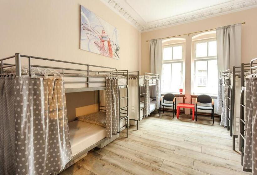 ルームシェアのワンベッド, Babel Hostel, Dworzec Pkp, Rynek