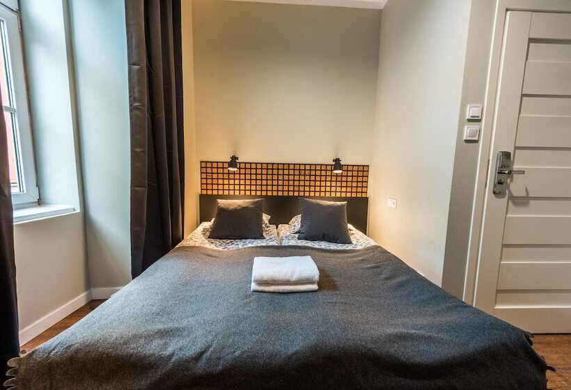 コンフォートルーム, Flamingo Hostel