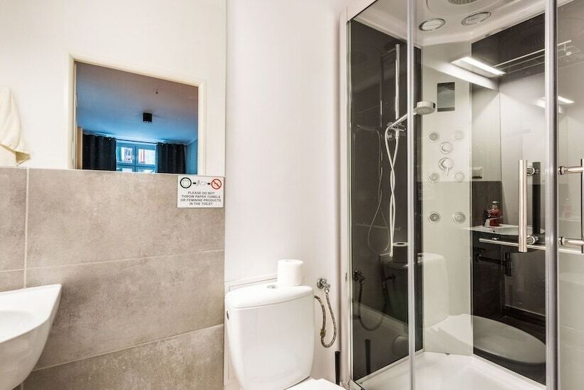 スーペリアールーム, Flamingo Hostel