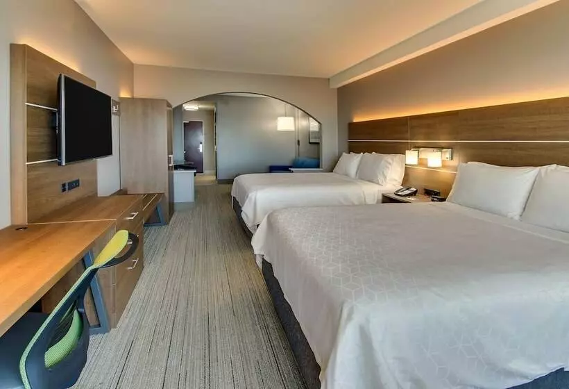 スイート, Holiday Inn Express Hotel & Suites Columbus Fort Benning, An Ihg